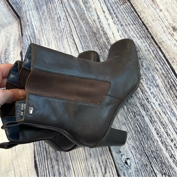 Vintage Tommy Hilfiger Brown Leather Square Toe Heeled Booties - Picture 8 of 11